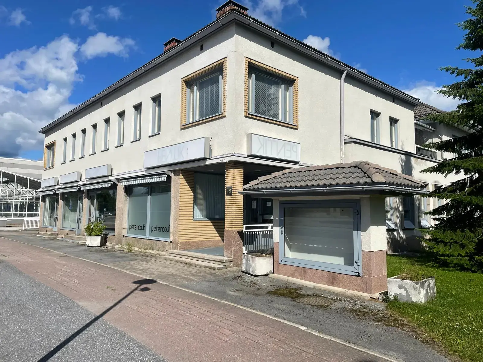 Liiketilan julkisivu Topeeka 19, Kauhajoki – katutason toimitila hyvällä sijainnilla