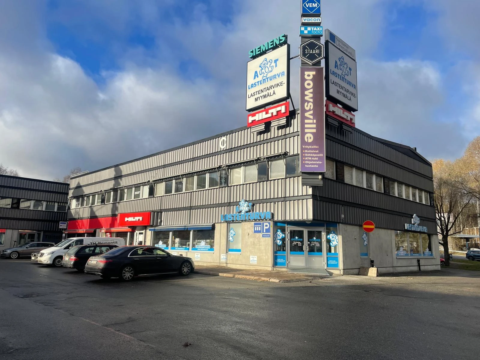 jyvaskyla-toimitila-1600x1200 Julkisivukuva Jyväskylän vuokrattavasta liiketilasta, Vasarakatu 9